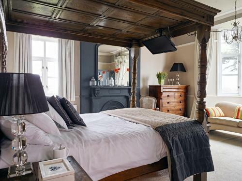 Wollaston Chateau Sleeps 19 Wifi