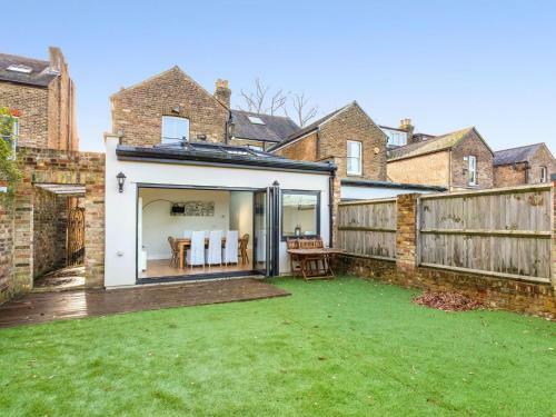 Grand Victorian House, Parking & River Walks