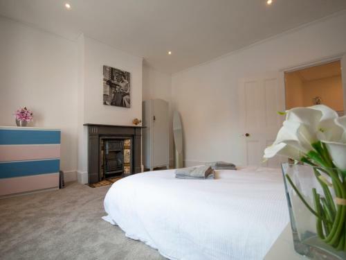 A Windsor Dream Home! Stylish And Roomy!