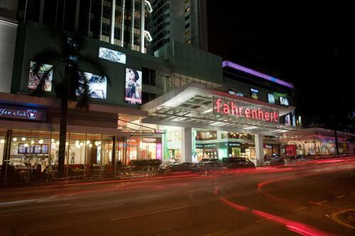 Aparthotel Fahrenheit Suites
