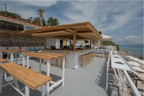 Apartamento White Suites Resort
