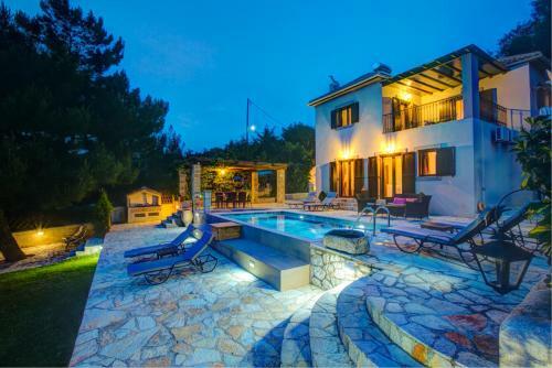 Agrilias Villa Sleeps 6 Pool Air Con Wifi
