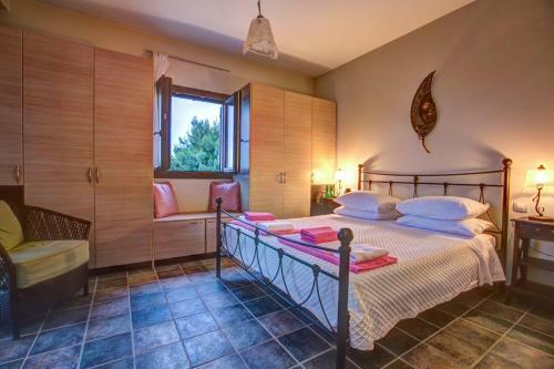 Agrilias Villa Sleeps 6 Pool Air Con Wifi