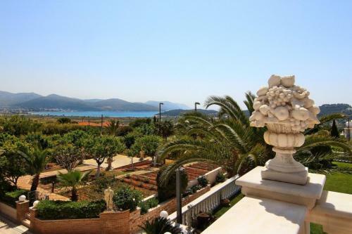 Black Diamond Luxury Villa Anavyssos In Athens