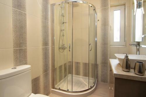 Black Diamond Luxury Villa Anavyssos In Athens
