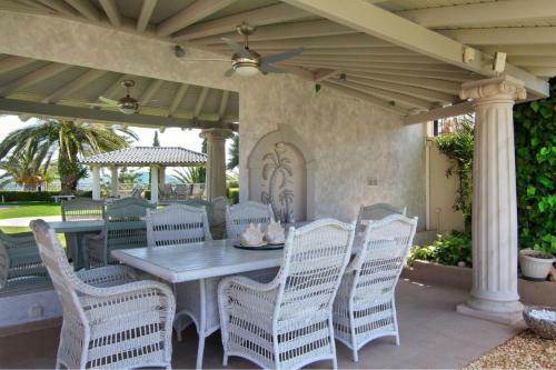 Black Diamond Luxury Villa Anavyssos In Athens