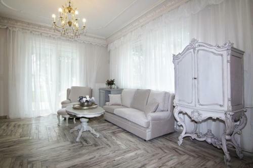 Black Diamond Luxury Villa Anavyssos In Athens