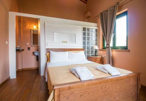 Armenoi Villa Sleeps 6 With Pool And Air Con