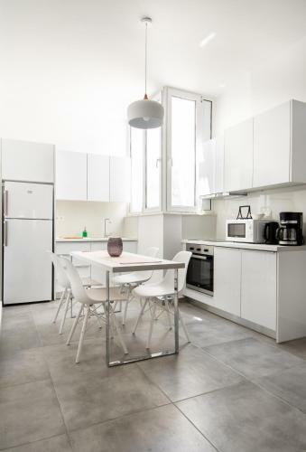 Travellers Hut Apartment In Neos Kosmos