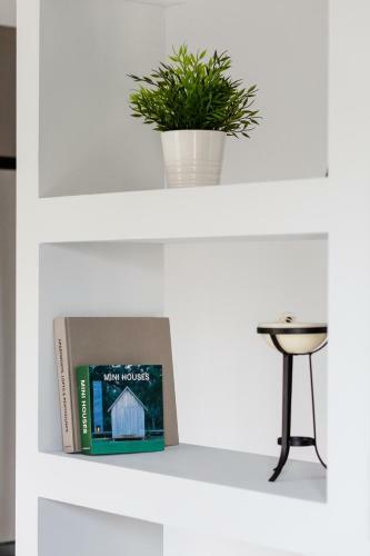 Minimal 2bd Apartment With Lycabettus View By Upstreet