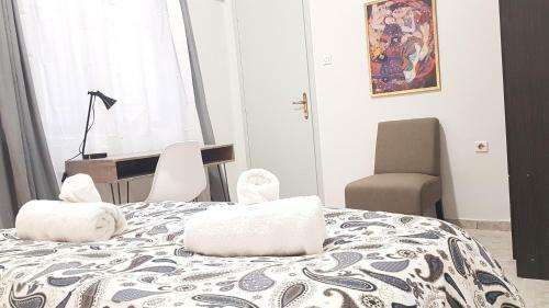 Palette Apartment Champagne - Athens Center, 6 Bd, 3 Bath