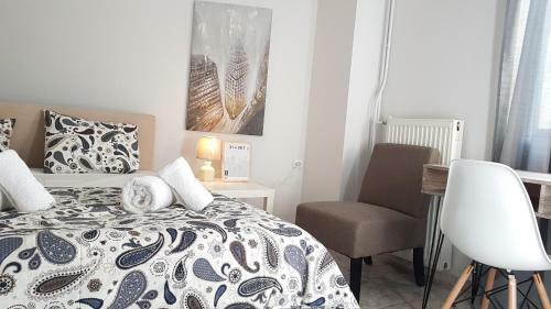 Palette Apartment Champagne - Athens Center, 6 Bd, 3 Bath