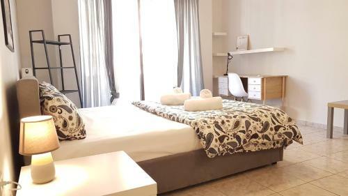 Palette Apartment Champagne - Athens Center, 6 Bd, 3 Bath