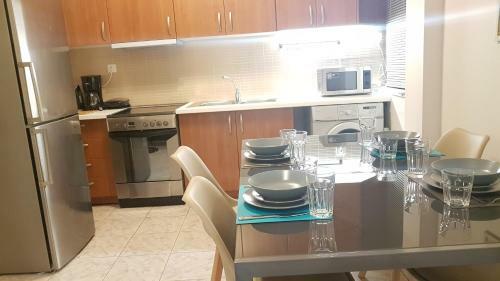 Palette Apartment Champagne - Athens Center, 6 Bd, 3 Bath