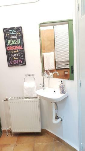 Palette Apartment Terracotta - Athens Center, 3 Bd, 2 Bath