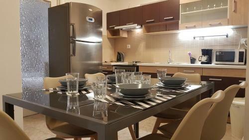 Palette Apartment Chocolate - Athens Center, 6 Bd, 3 Bath