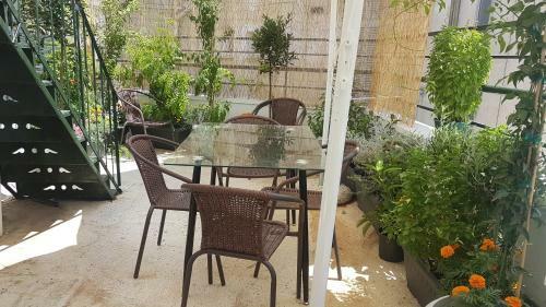Palette Apartment Chocolate - Athens Center, 6 Bd, 3 Bath