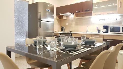Palette Apartment Chocolate - Athens Center, 6 Bd, 3 Bath