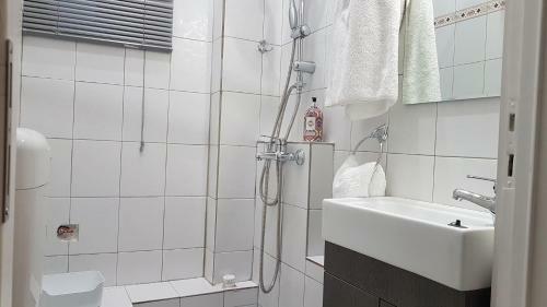 Palette Apartment Chocolate - Athens Center, 6 Bd, 3 Bath