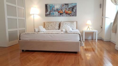 Ionian Apartment- Athens Center, 6 Bd, 2.5 Bath