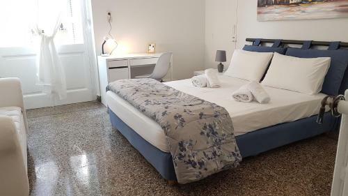 Ionian Apartment- Athens Center, 6 Bd, 2.5 Bath