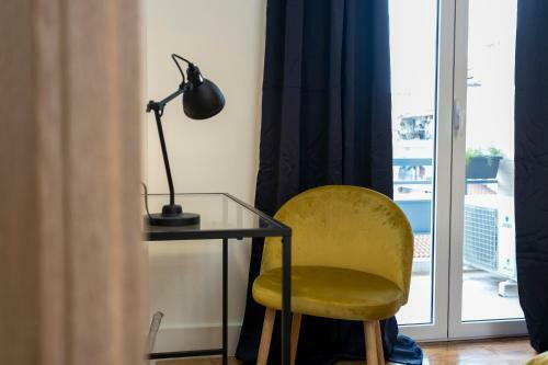 Stylish And Fancy Central Apartment