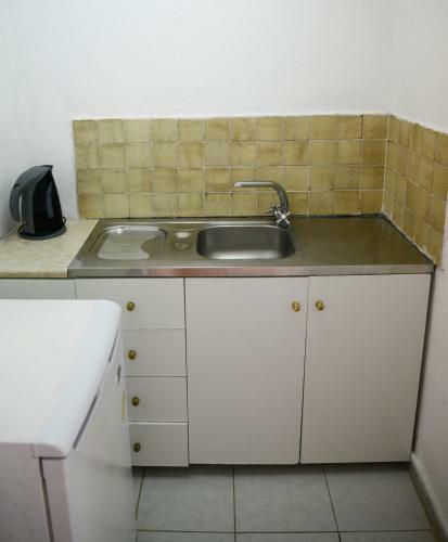 Hostal Corfu Room Apartments With Big Parking Area