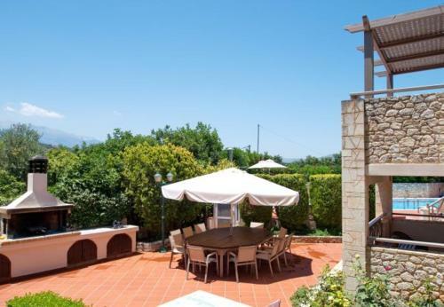 Gavalochori Villa Sleeps 13 With Pool And Air Con