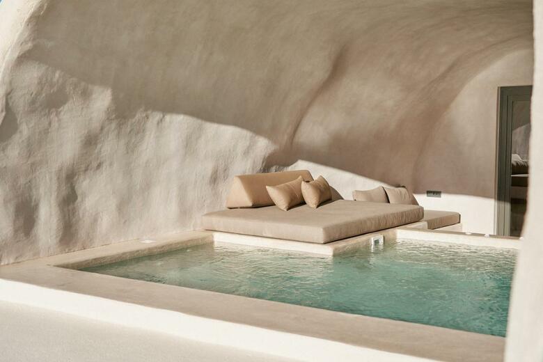 Hotel Divine Cave Experience