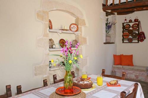 Vassiliki Traditional House Mountain & Field View