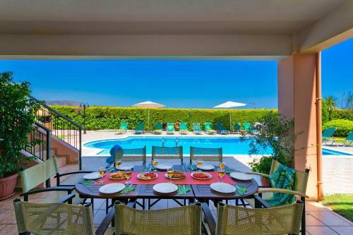 Villa Katerina & Margarita With Heated Pool