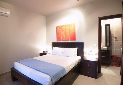 Kambia Villa Sleeps 7 With Pool And Air Con