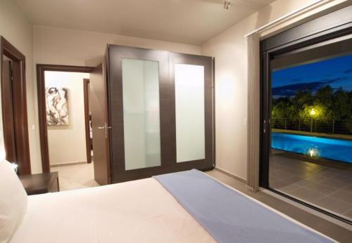Kambia Villa Sleeps 7 With Pool And Air Con
