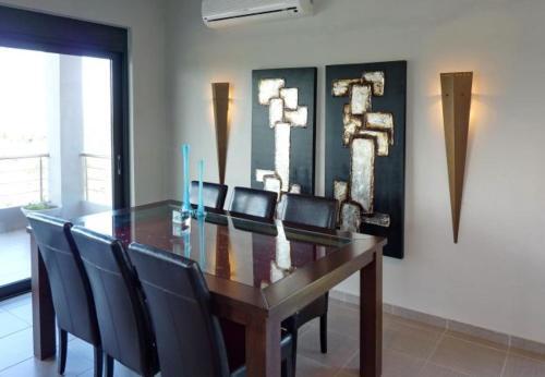 Kambia Villa Sleeps 7 With Pool And Air Con