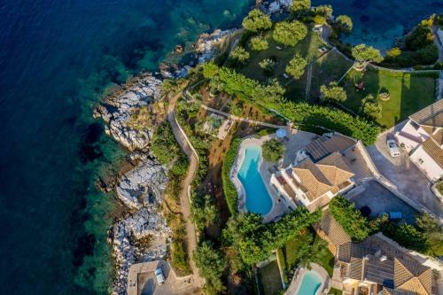 Kassiopi Villa Sleeps 10 Pool Wifi