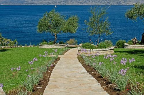 Kassiopi Villa Sleeps 10 Pool Wifi