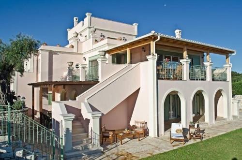 Kassiopi Villa Sleeps 12 Pool Wifi