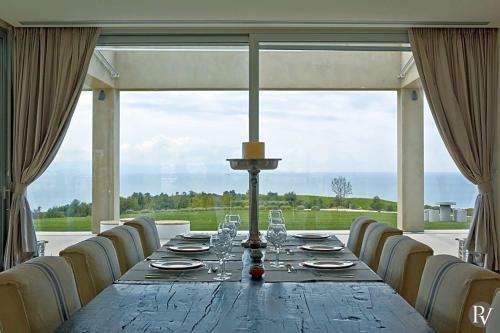 Kastro Villa Sleeps 18 With Pool And Air Con