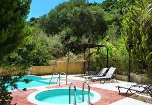 Kato Kateleios Villa Sleeps 7 With Pool And Air Con