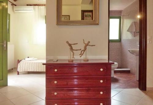 Kato Kateleios Villa Sleeps 7 With Pool And Air Con