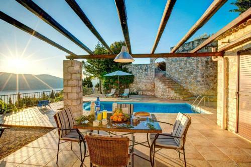 Katsarata Villa Sleeps 4 Pool Air Con Wifi