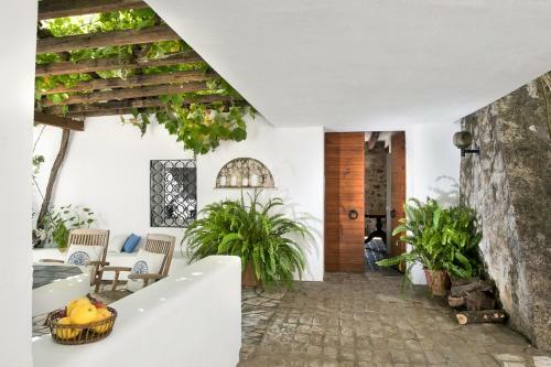Chlomos Villa Sleeps 8 With Pool And Air Con