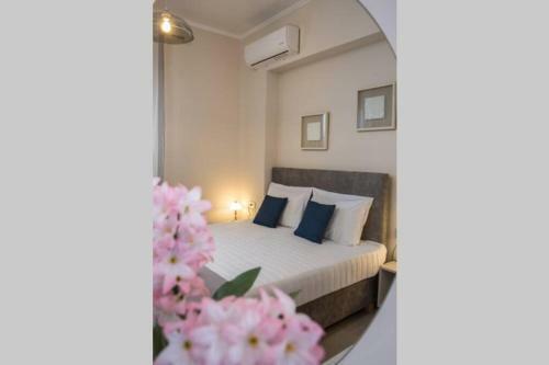 Iris Holiday House