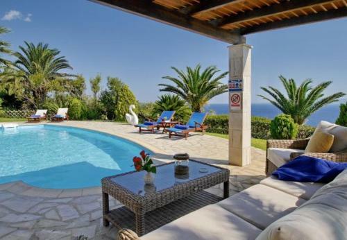 Kleismata Villa Sleeps 7 With Pool And Air Con