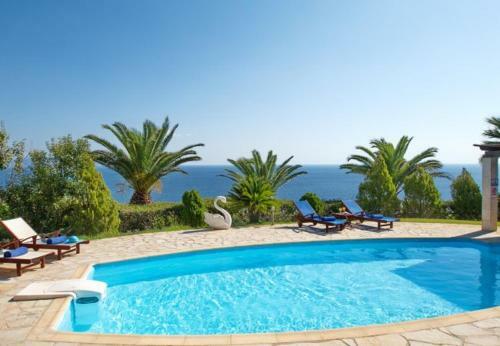 Kleismata Villa Sleeps 7 With Pool And Air Con