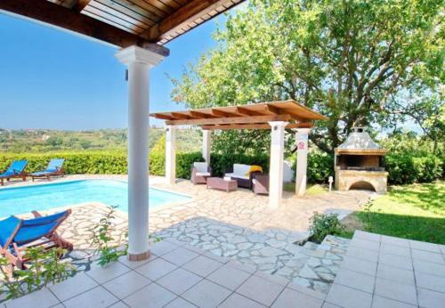 Kleismata Villa Sleeps 6 With Pool And Air Con