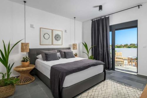 Lachania Villa Sleeps 8 With Pool And Air Con