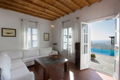Mykonos Psarrou Villas For 18 People