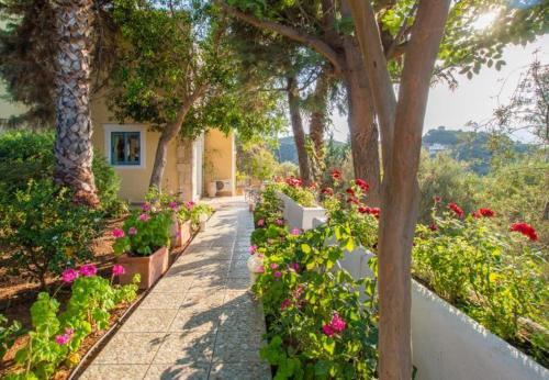 Ano Stalos Villa Sleeps 7 With Pool And Air Con