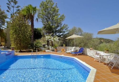 Ano Stalos Villa Sleeps 7 With Pool And Air Con